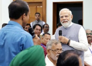 Educate Children about success of grass root achievers, Inspire them: PM Modi to teachers