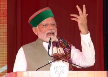 People claiming to be’kattar imaandaar’ most corrupt, Cong for nepotism & graft: PM Modi in Solan