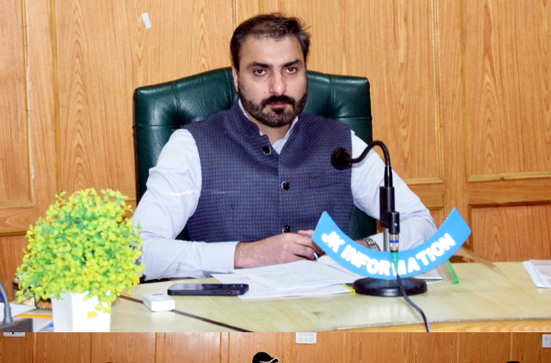 DC Pulwama Distributes Sanction Letters Under PMAY-U 2.0