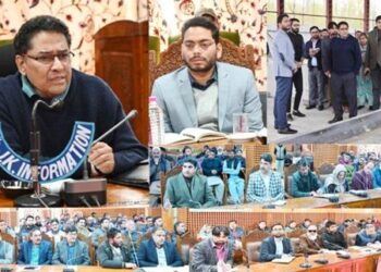 Parmar visits Shopian, Interacts with PRI members, Councillors, officers
