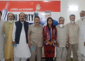 DDC Member Rafiabad Parmeet Kaur Joins Apni Party,Party leadership welcomes her, Bukhari asks youth to look beyond govt jobs