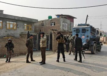 Police carries out valley-wide raids on banned JeI network