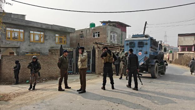 Police carries out valley-wide raids on banned JeI network