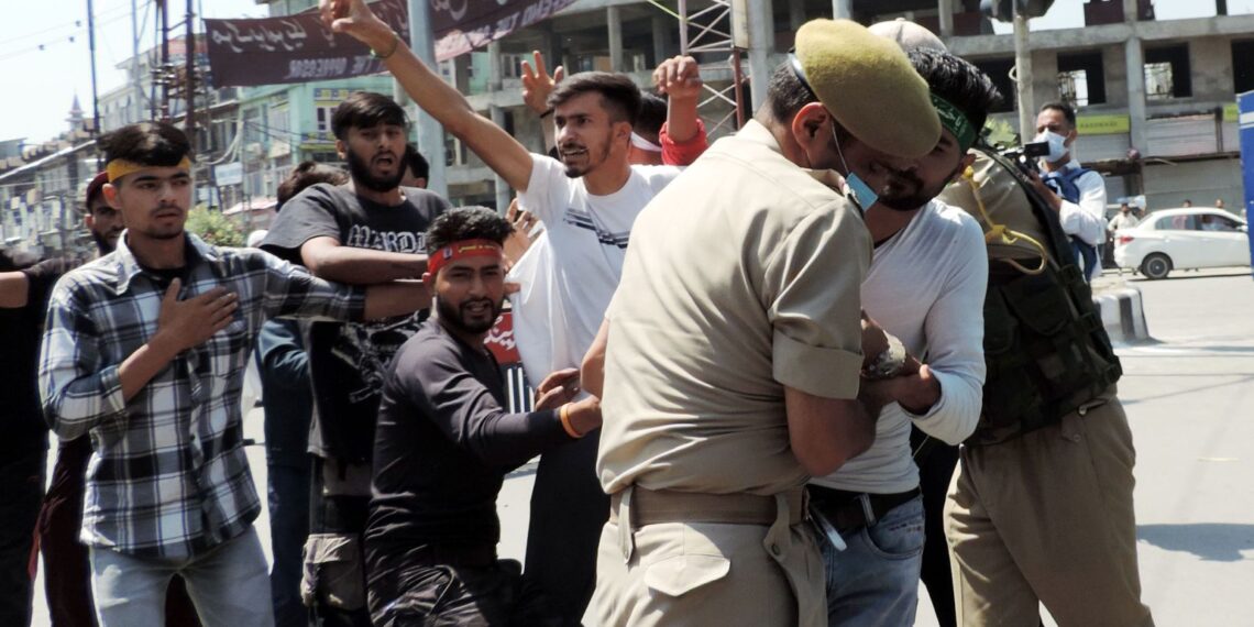 Police foils Muharram processions in Srinagar