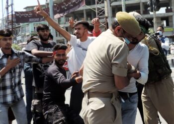 Police foils Muharram processions in Srinagar