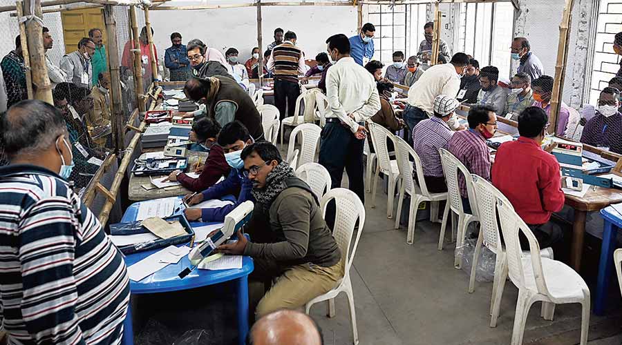 BJP set to retain power in UP and Uttarakhand, Saffron Party also ahead in Goa & Manipur; AAP sweeps Punjab
