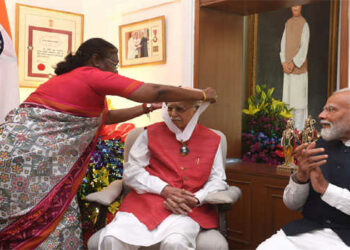 President Murmu confers Bharat Ratna on BJP veteran LK Advani