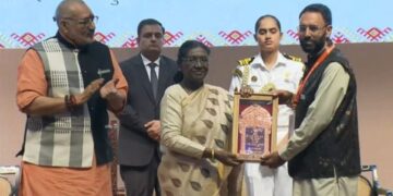 President of India confers National Handloom Award on 2 Master Weavers from Kanihama   