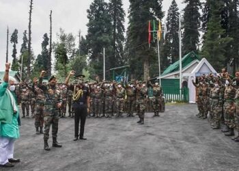 Prez Kovind tributes soldiers at war memorial in Baramulla