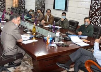 Thakur reviews functioning of I&C Deptt Kashmir, Interacts with representatives of FCIK in Srinagar