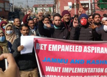 Empaneled ReT aspirants protest at press enclave Srinagar, demands issuance of appointment orders. 