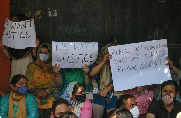Protest at Kashmiri Pandit colony Sheikhpora continues, employees demand relocation