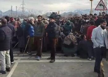Protesters block Srinagar-Jammu Highway demanding action on deaths of 2 brothers