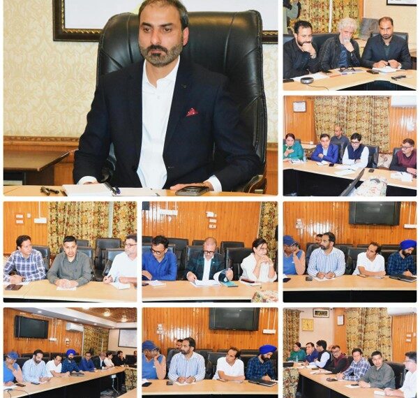City Municipal Commr Srinagar chairs Introductory-cum-Review Meeting with all Wings of Corporation