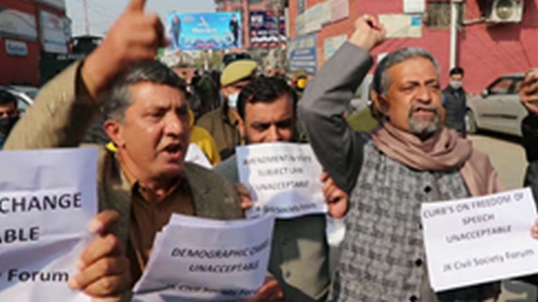 Police Foils JKCSF’s Peaceful Sit in Protest in Srinagar