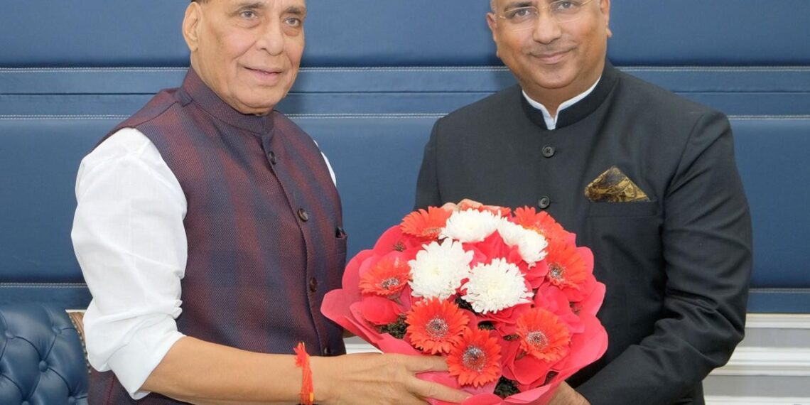 BJP MP Khatana Meets DM Rajnath, Discusses Border Security, Soldier Welfare & Dev in J&K