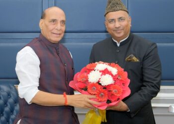 BJP MP Khatana Meets DM Rajnath, Discusses Border Security, Soldier Welfare & Dev in J&K