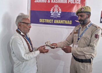  Amarnath Pilgrim lost bag containing ₹40,000 : Police