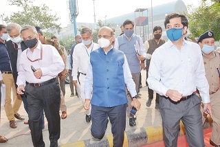 Gangal the GM Northern Railway inspects Anand Vihar terminal, Railway station to see festival rush arrangement
