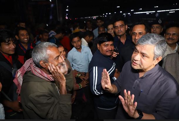 Railways Minister Ashwini Vaishnaw visits New Delhi Railway Station to review Chhath arrangements