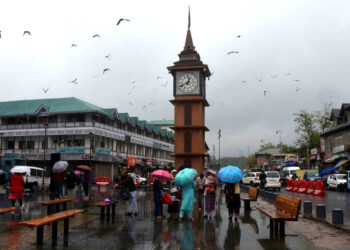 Intermittent Rain, Snow continues in J&K; Improvement from tonight: MeT