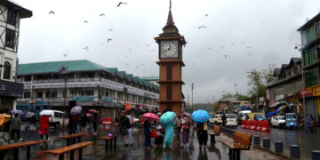 Intermittent Rain, Snow continues in J&K; Improvement from tonight: MeT