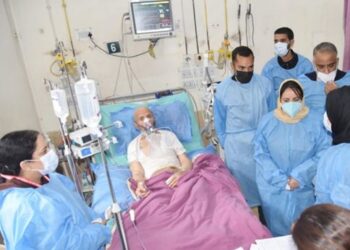 Health Minister visits ailing father of MP Er. Rashid at SMHS Hospital