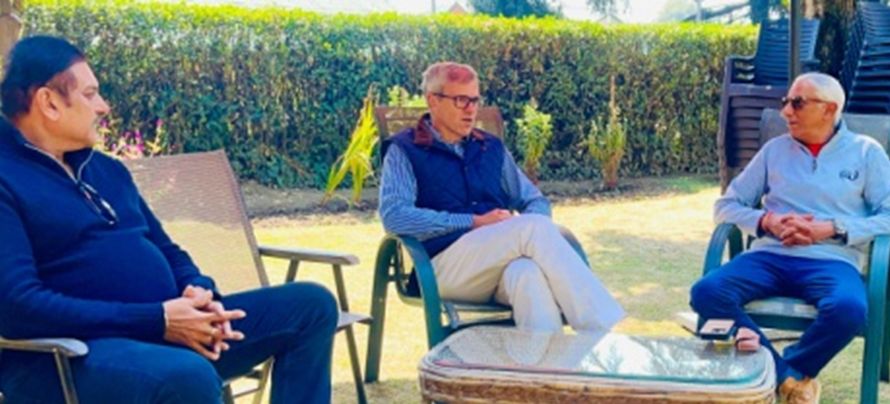 Ravi Shastri calls on Omar Abdullah, People continue to throng Gupkar residence of Dr. Farooq, Omar Abdullah for greetings