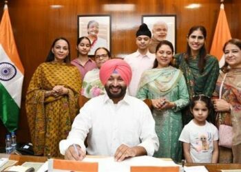 Ladakh MP Haji Hanifa Meets Congress Leaders in New Delhi