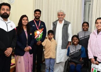 Int’l Para-Archer Payal Nag and 6-year-old Para Archer Master Aayush call on LG