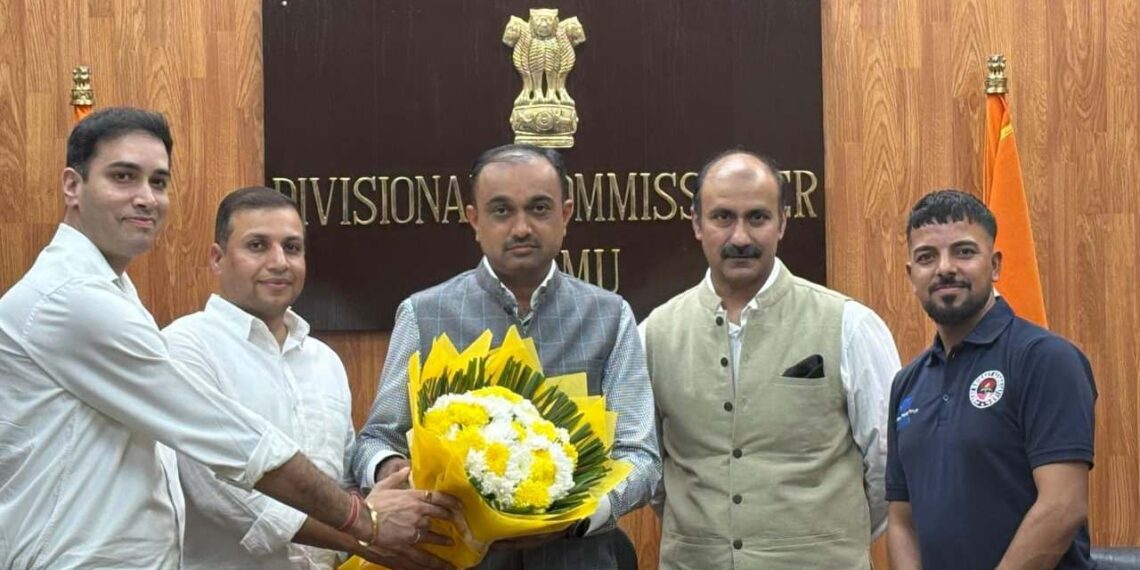 Div Com-(J) flags off J&K Deaf Cricket Team to New Delhi for 9th IDCA Tournament