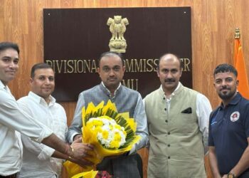 Div Com-(J) flags off J&K Deaf Cricket Team to New Delhi for 9th IDCA Tournament