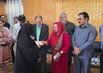 SakeenaItoo distributes relief cheques worth Rs.13 lakh among fire victims in B’la