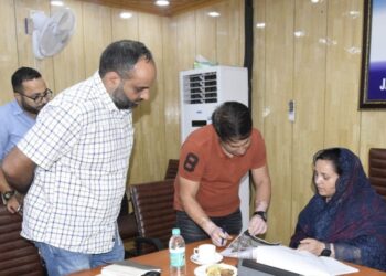 Sakeena Itoo reviews progress of works on Brazloo bridge Kulgam