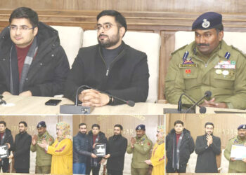 Srinagar Distt Admin holds award ceremony to felicitate meritorious Civil & Police officials in run up to Republic Day Celebrations