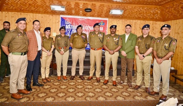 Srinagar Police bids farewell to four outgoing officers