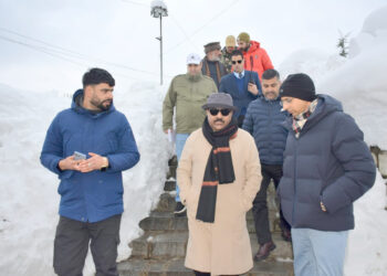 Dy CM inspects snow hit areas of Pulwama, Shopian; reviews relief measures, dev works