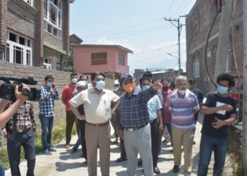 Comr SMC to take weekly review of developmental works, routine visits  to constructional sites,  engineers directed to submit action report, prepare estimate timely
