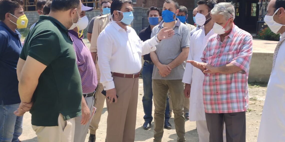 Comr SMC initiates long pending Bemina drainage projects, residents welcome the move, brings them sigh of Relief!