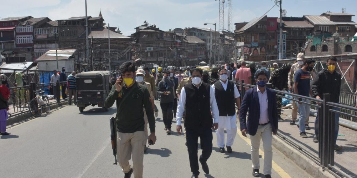 SMC carries out anti-encroachment drive in uptown areas of Srinagar city