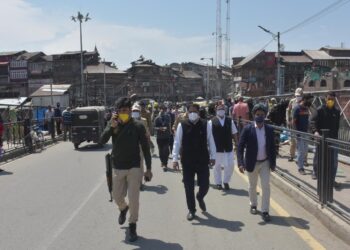 SMC carries out anti-encroachment drive in uptown areas of Srinagar city