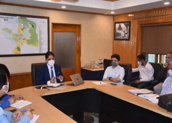 Srinagar Mayor reviews functioning of SMC wings, sets fixed targets for service deivery