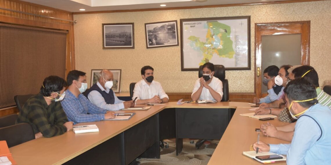 Srinagar Mayor reviews arrangements for setting up three wellness centres in Srinagar