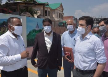 Div Com (K) tours city parts along with DC Srinagar & Comr SMC, reviews  works