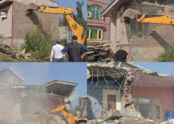 SMC demolishes structure at Hakeembagh Rawalpora.