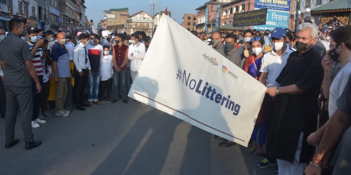 SMC organises “Run for polythene free Srinagar”, LG Sinha flags it off from Lal Chowk