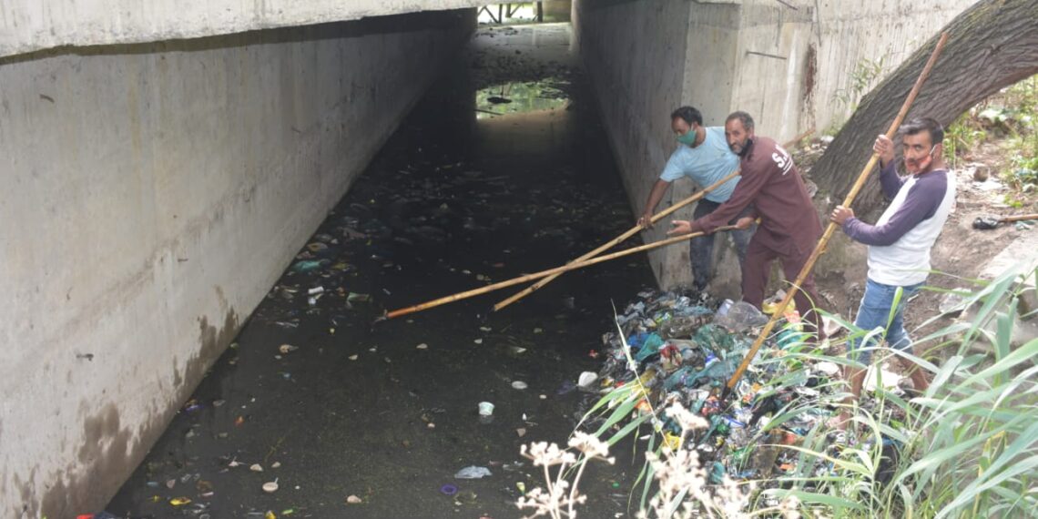 SMC carries out “Sunday for Srinagar cleanliness” drive