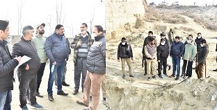 Srinagar Dy Mayor visits animal carcass burial ground Galandar, SMC land at Nowgam Bypass,  New By-pass Live Stock checking post SMC, to take stock of their functions.