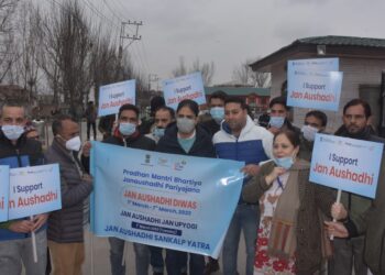 Srinagar Mayor presides over Jan Aushadi Divas event at Rajbagh Srinagar