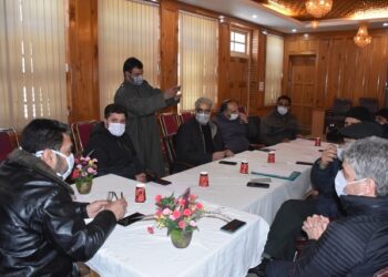 City Municipal Commissioner reviews snow clearance, dewatering drives in Srinagar